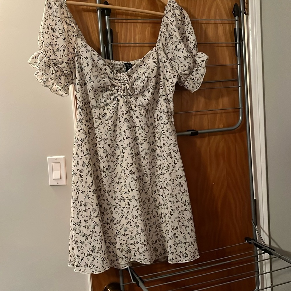 Windsor summer dress white with blue flowers